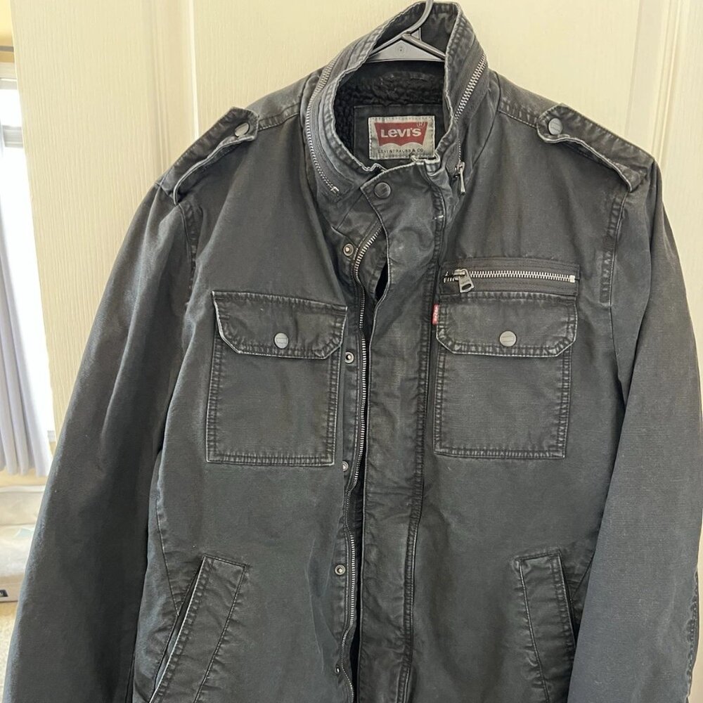 Women's Levi Strauss Black Denim Winter Trucker Coat Size 6 Sherpa Lined Warm